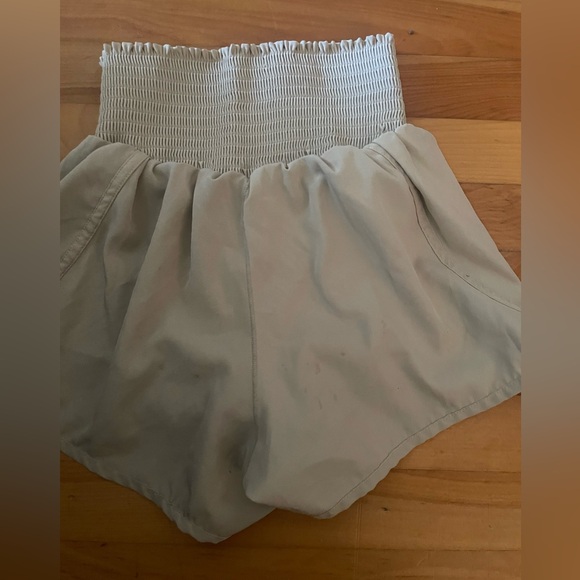 ‼️BEIGE SHORTS WITH TIGHTS INSIDE!‼️ - Picture 1 of 1